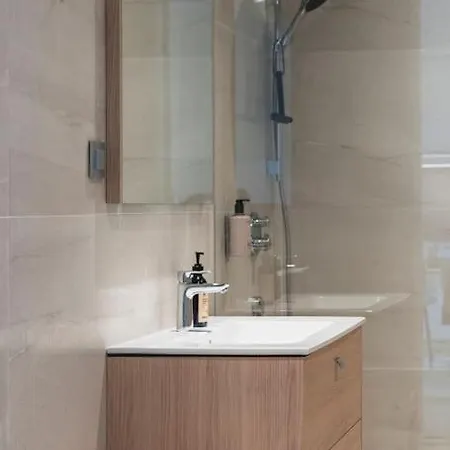 Modern 3r Home, Ac, Seaview, Parking Apartment *