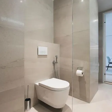 Modern 3r Home, Ac, Seaview, Parking *