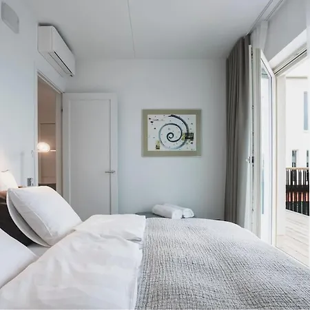 Modern 3r Home, Ac, Seaview, Parking Apartment *